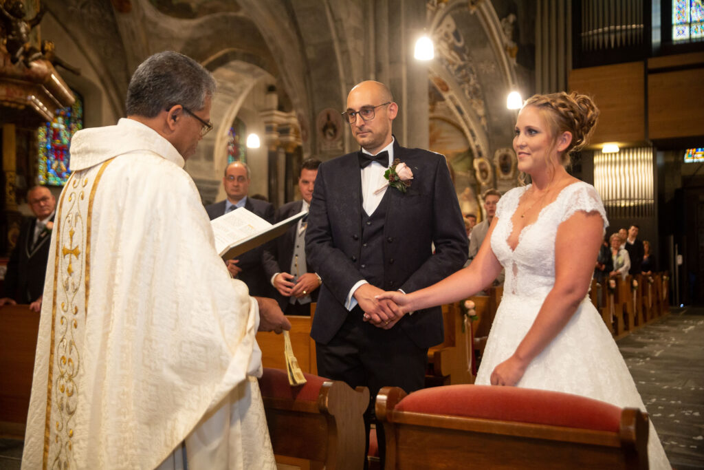 Trauungszeremonie in der Kirche - Hochzeitsfotograf Adrian Flütsch