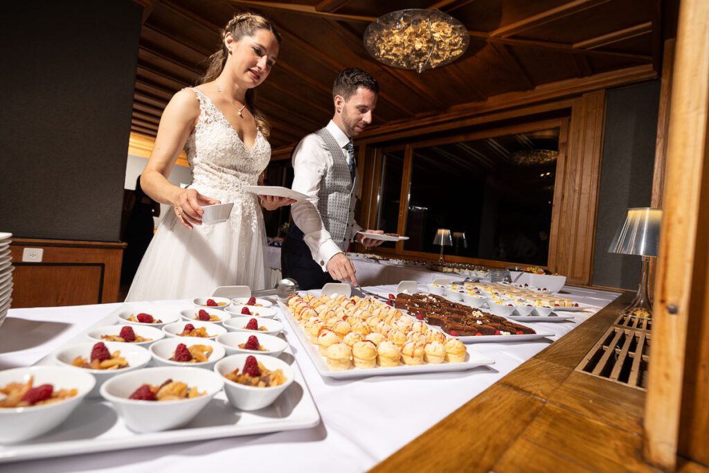 Dessertbuffet mit Zitronenmuffins bei einer Hochzeit in Vitznau.